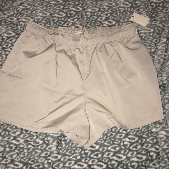 Good American Volume Shorts - Picture 8 of 11